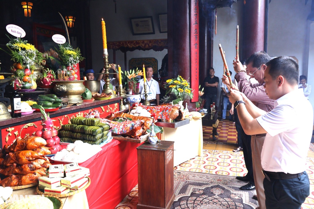 Du khách thích thú xem đoàn lân sư rồng quốc tế biểu diễn tại Hội An - 1 Du khách thích thú xem đoàn lân sư rồng quốc tế biểu diễn tại Hội An - 1