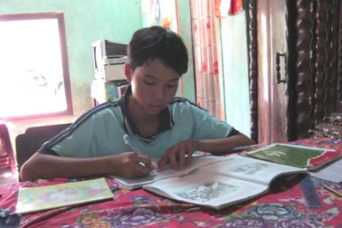 Gặp hai học trò nghèo “nổi danh” đất Phú Yên