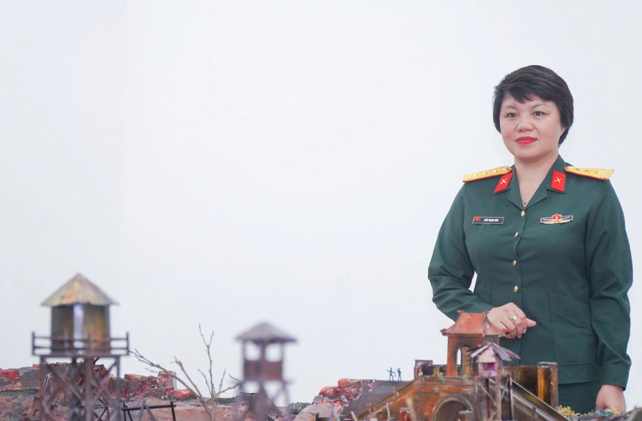 “Mưa đỏ” gây bão phòng vé, nhà sản xuất nói gì về kinh phí? - 2