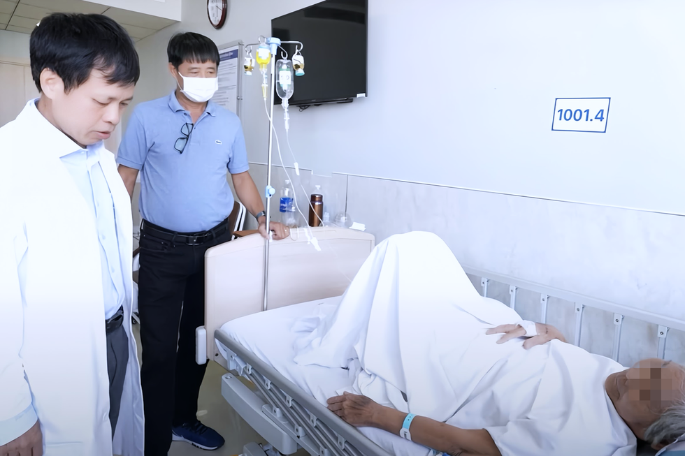 Vị bác sĩ bước ra từ chiến trường và 40 năm tận tâm với nghề y - 4