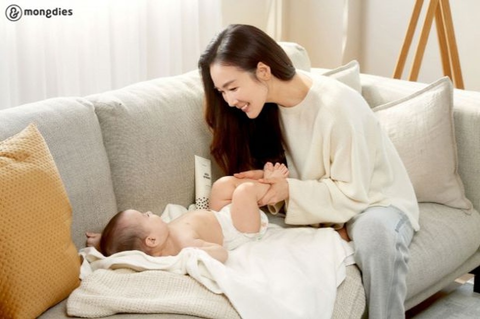 “Nữ hoàng nước mắt” Choi Ji Woo khoe nhan sắc sau sinh ở tuổi 46 - 4 “Nữ hoàng nước mắt” Choi Ji Woo khoe nhan sắc sau sinh ở tuổi 46 - 4