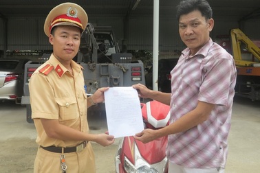 Trả lại xe máy bị mất trộm gần 2000 ngày cho khổ chủ