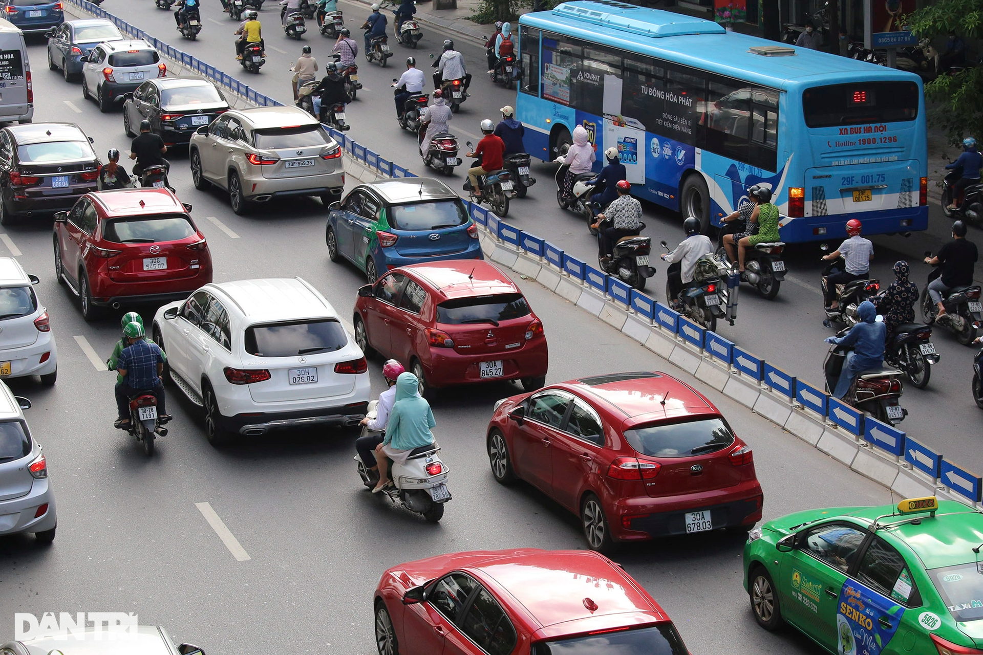 Gặp nhiều bất cập, đường Nguyễn Trãi có thông thoáng hơn sau khi phân làn? - 7 Gặp nhiều bất cập, đường Nguyễn Trãi có thông thoáng hơn sau khi phân làn? - 7