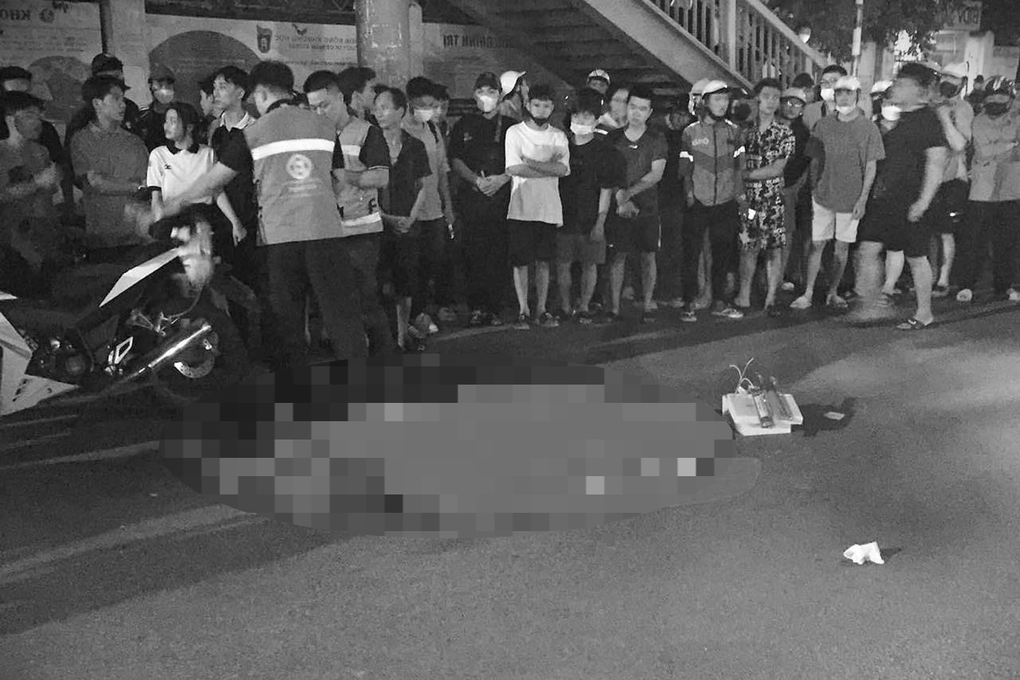 Cô gái ngã tử vong sau khi va vào gương ô tô trên đường Nguyễn Trãi - 2 Cô gái ngã tử vong sau khi va vào gương ô tô trên đường Nguyễn Trãi - 2