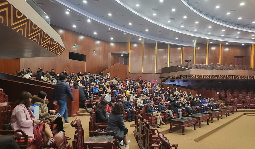 Hàng ghế gỗ Đồng Kỵ trong Nhà hát Dân ca Quan họ Bắc Ninh gây tranh cãi - 5 Hàng ghế gỗ Đồng Kỵ trong Nhà hát Dân ca Quan họ Bắc Ninh gây tranh cãi - 5