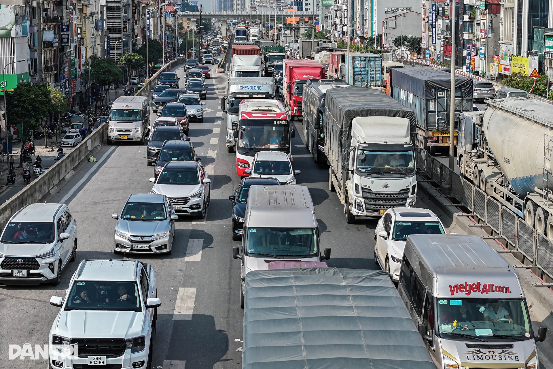 Đường phố Hà Nội những ngày cận Tết: Ùn tắc từ sáng đến tối? - 3 Đường phố Hà Nội những ngày cận Tết: Ùn tắc từ sáng đến tối? - 3
