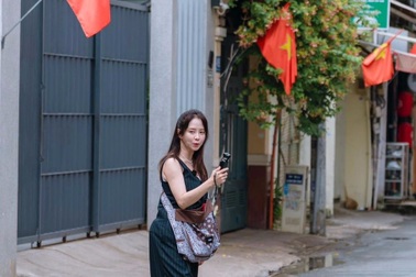 Chị đẹp Song Ji Hyo xuất hiện rạng rỡ tại Việt Nam đúng dịp đại lễ