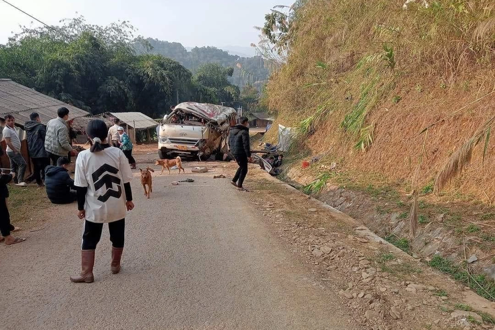 Xe đi ăn cưới gặp tai nạn, 3 người tử vong - 3 Xe đi ăn cưới gặp tai nạn, 3 người tử vong - 3
