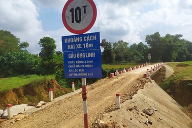 Cầu dân sinh gần 7 tỷ đồng hư hỏng nặng sau 1 tháng sử dụng