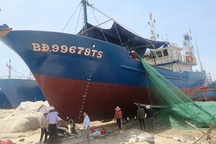 Xin lùi thời gian sửa chữa tàu vỏ thép hư hỏng do thời tiết?