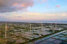 Hacom Holdings đưa vào vận hành Nhà máy điện gió trên đất liền lớn nhất Đồng bằng sông Cửu Long