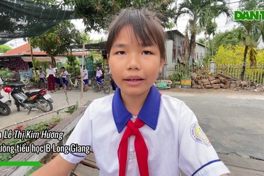 Cầu gỗ rung lắc nghiêm trọng, học sinh thấp thỏm đến trường