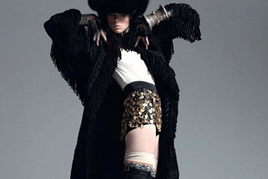 Coco Rocha “kỳ quái” trên Harper’s Bazaar 