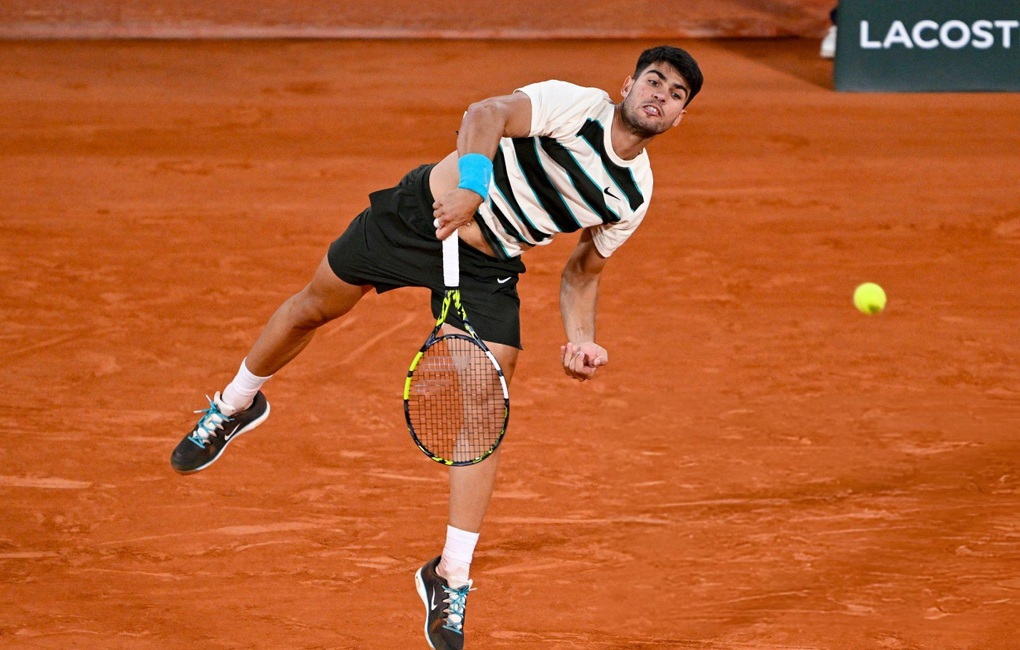 Alcaraz brille de mille feux et accède aux demi-finales de Roland Garros - 2 Alcaraz thăng hoa rực rỡ, tiến vào bán kết Roland Garros - 2