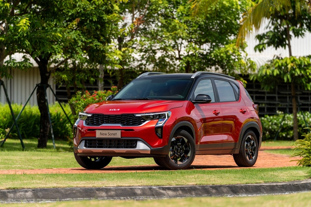 Tăng giá bán, Toyota Raize vẫn hút khách hơn Hyundai Venue - 4 Tăng giá bán, Toyota Raize vẫn hút khách hơn Hyundai Venue - 4