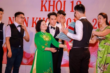 Tại sao Lễ trưởng thành của trường THPT Hồng Hà luôn đặc biệt?