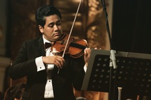 NSƯT Bùi Công Duy trình diễn cùng hơn 100 nghệ sĩ