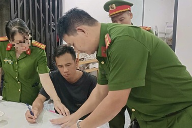 Bắt chủ cùng nhân viên cơ sở massage "từ A tới Z"