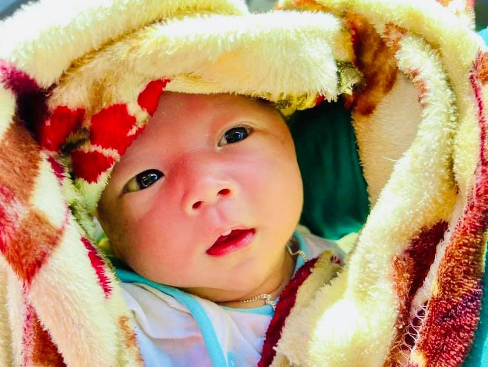 Cuộc chạy dịch của bé 7 ngày tuổi và hành trình trở về giữa yêu thương - 1 Cuộc chạy dịch của bé 7 ngày tuổi và hành trình trở về giữa yêu thương - 1