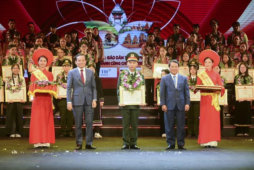 Tuyên dương 143 học sinh, sinh viên, thanh niên dân tộc thiểu số xuất sắc - 1