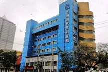 Trung Quốc: Đang phẫu thuật, bác sĩ bắt bệnh nhân dậy đóng thêm viện phí