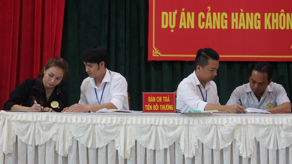 17 hộ dân đầu tiên nhận gần 70 tỷ tiền bồi thường đất sân bay Long Thành - 1 17 hộ dân đầu tiên nhận gần 70 tỷ tiền bồi thường đất sân bay Long Thành - 1