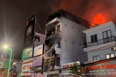 Cháy căn nhà 4 tầng ở Nha Trang