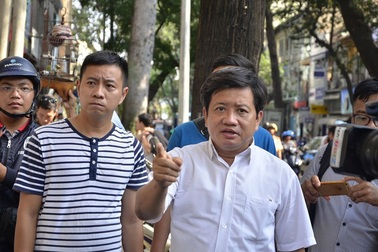 Ông Đoàn Ngọc Hải đình chỉ 48 bãi xe “vàng” ở quận 1