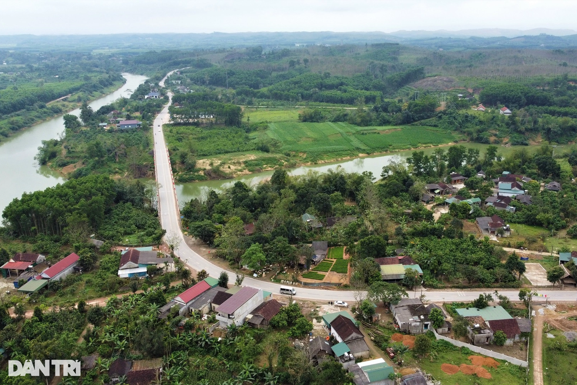 Khúc cua tay áo trên quốc lộ ở Hà Tĩnh khiến nhiều tài xế khiếp vía - 1 Khúc cua tay áo trên quốc lộ ở Hà Tĩnh khiến nhiều tài xế khiếp vía - 1