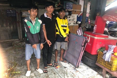 Nhận tạt sơn thuê giá 1 triệu đồng, 2 anh em ở TPHCM bị bắt