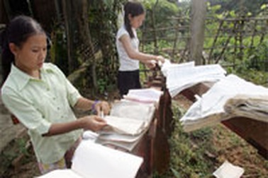 Đến trường sau mùa lũ quét