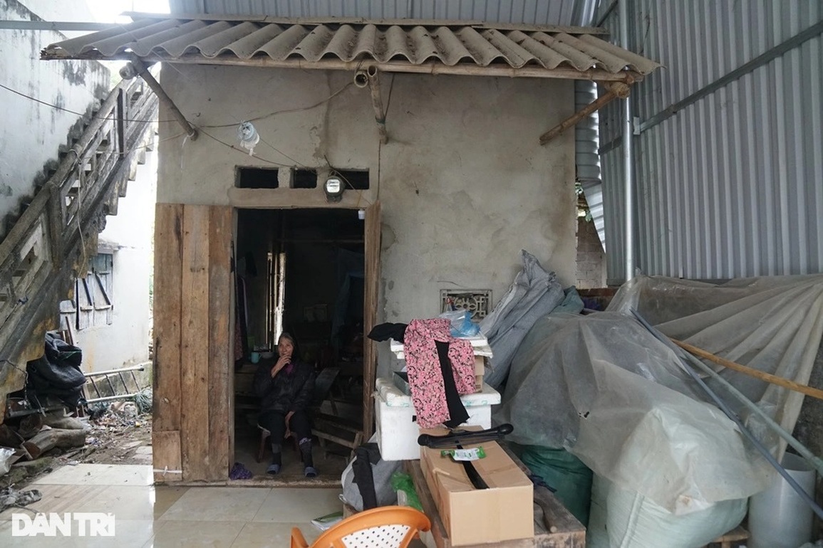 Xót xa chị dâu 80 tuổi chăm em chồng 75 tuổi tàn tật, bữa no bữa đói - 2 Xót xa chị dâu 80 tuổi chăm em chồng 75 tuổi tàn tật, bữa no bữa đói - 2