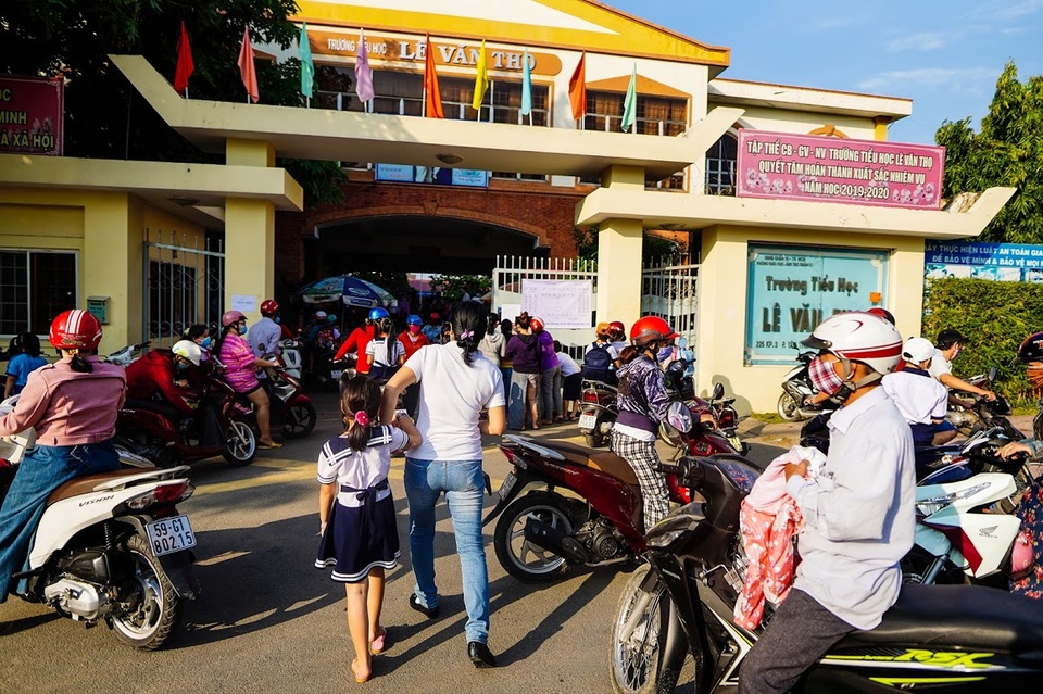 Ngôi trường tiểu học có đến... 90 lớp, tựu trường phải chia ca, chia ngày - 16 Ngôi trường tiểu học có đến... 90 lớp, tựu trường phải chia ca, chia ngày - 16