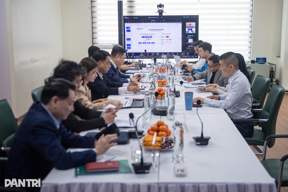 ベトナムESGアワード2025評価委員会が重要な内容を議論するために会合 - 1 Hội đồng Thẩm định Vietnam ESG Awards 2025 họp bàn các nội dung quan trọng - 1