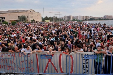 Hy Lạp: Biểu tình lớn dẫn tới bạo động trước trưng cầu dân ý "định mệnh"