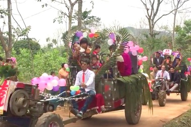 Những màn rước dâu bằng dàn xe hoa “độc” nhất Việt Nam