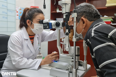 Thực hư thông tin bệnh đau mắt đỏ lây lan qua đường nước uống?