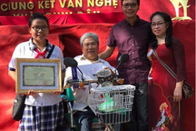 Nữ sinh có điểm thi lớp 10 cao nhất TPHCM: Học trường nghèo, gia đình khó