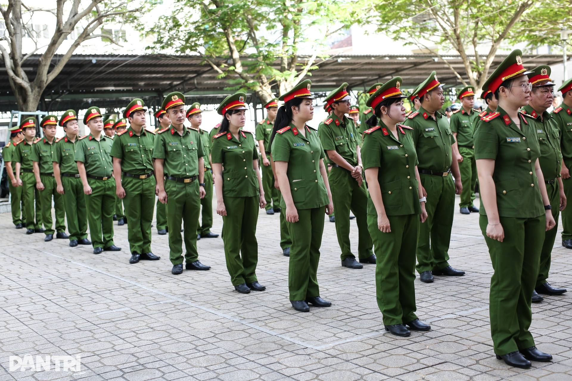 Công an TPHCM trấn áp tội phạm: Không có vùng cấm, không có ngoại lệ - 4 Công an TPHCM trấn áp tội phạm: Không có vùng cấm, không có ngoại lệ - 4