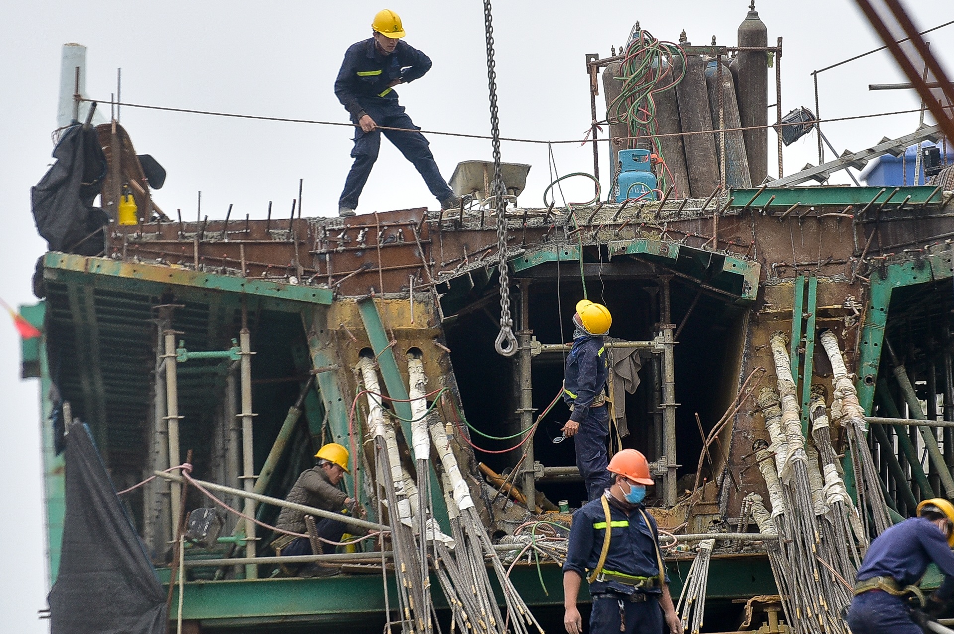 Đại công trường trên cao 9.400 tỷ xuyên đường cong mềm mại ở Hà Nội - 1