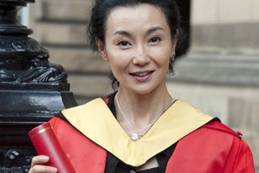Trương Mạn Ngọc được trao bằng tiến sĩ