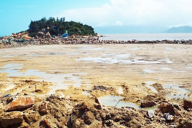 Hình ảnh dự án bị nghi lấp danh thắng quốc gia Vịnh Nha Trang