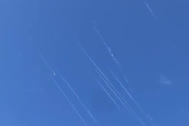 Hàng loạt tên lửa đạn đạo Iran tập kích Israel