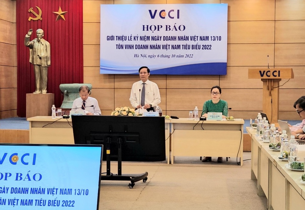 Công bố 60 doanh nhân tiêu biểu 2022: Tiêu chí đạo đức là hàng đầu - 1 Công bố 60 doanh nhân tiêu biểu 2022: Tiêu chí đạo đức là hàng đầu - 1