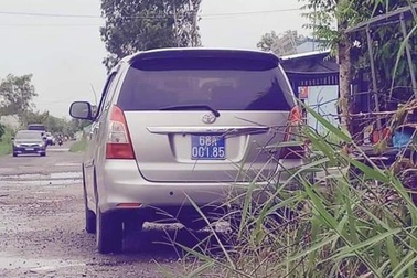 Tỉnh ủy Kiên Giang yêu cầu báo cáo vụ nhiều xe biển xanh đi ăn tiệc
