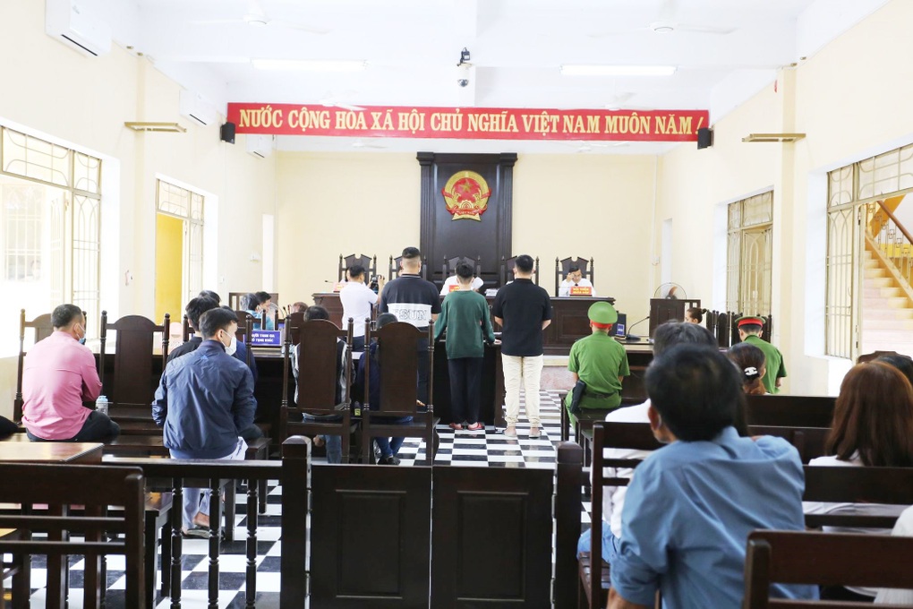Nam sinh lớp 9 sát hại thầy hiệu trưởng rồi cướp điện thoại - 1 Nam sinh lớp 9 sát hại thầy hiệu trưởng rồi cướp điện thoại - 1
