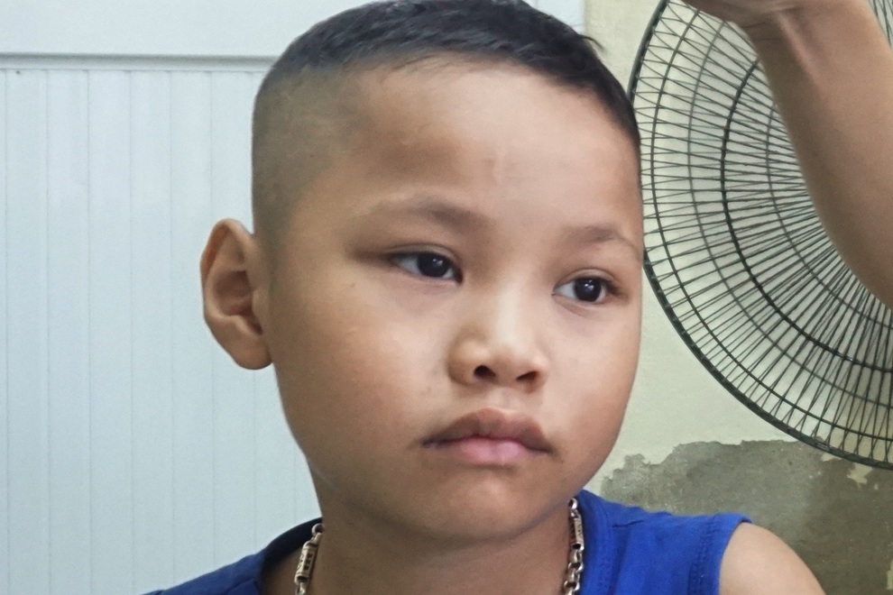 Cậu bé 8 tuổi nhiều lần đối mặt tử thần và lời khẩn cầu của người mẹ nghèo - 5 Cậu bé 8 tuổi nhiều lần đối mặt tử thần và lời khẩn cầu của người mẹ nghèo - 5