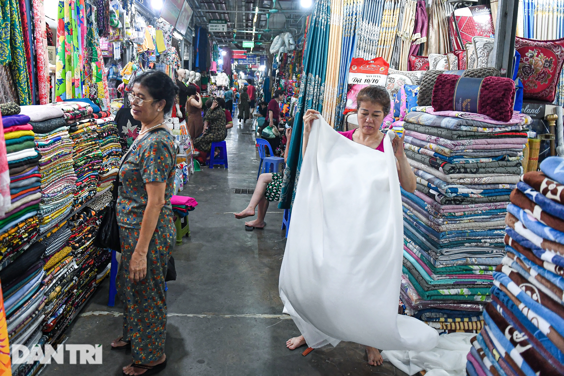 Bên trong khu chợ trăm tuổi của Hà Nội được đưa xuống lòng đất - 8 Bên trong khu chợ trăm tuổi của Hà Nội được đưa xuống lòng đất - 8