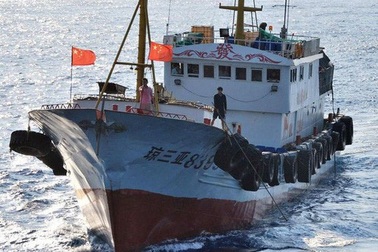 Tokyo “tố” tàu cá Trung Quốc xâm phạm vùng biển, bỏ chạy cùng 10 thanh tra Nhật Bản