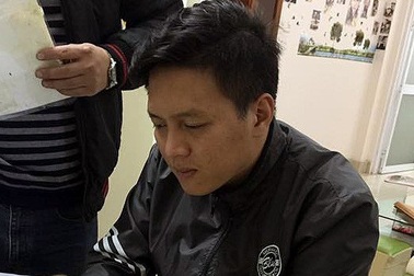 Bé trai 10 tuổi bị bạo hành: Người bố khai gì?